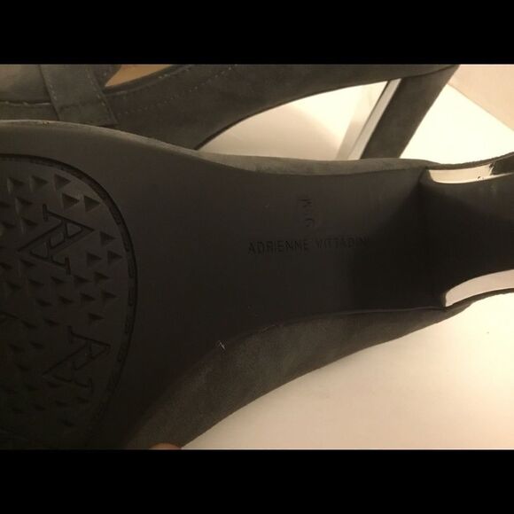 adrienne vittadini suede gray heels pezant Sz 9.5M - Picture 8 of 8